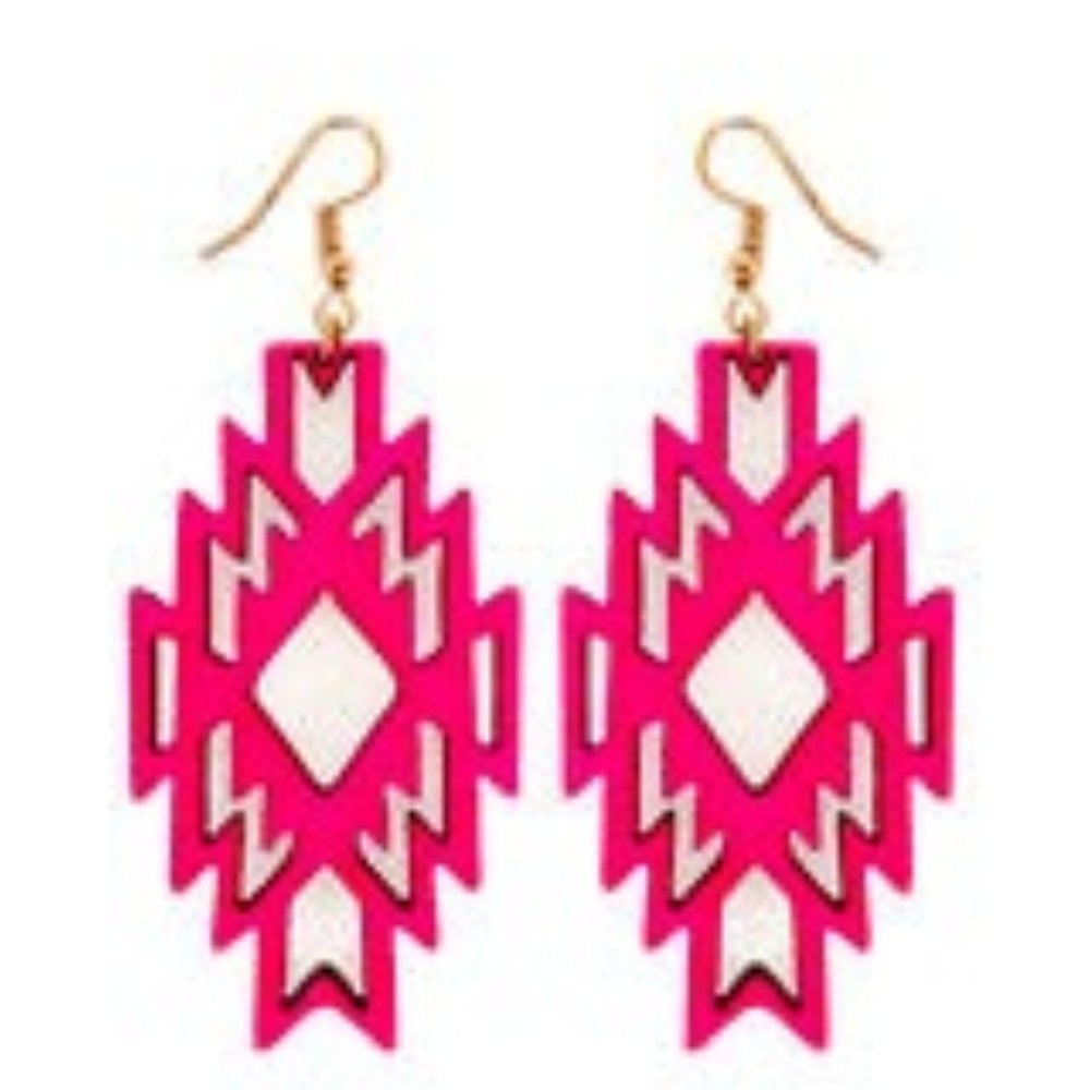 NWT Womans  Fuchsia  Wood Aztec Diamond Earrings